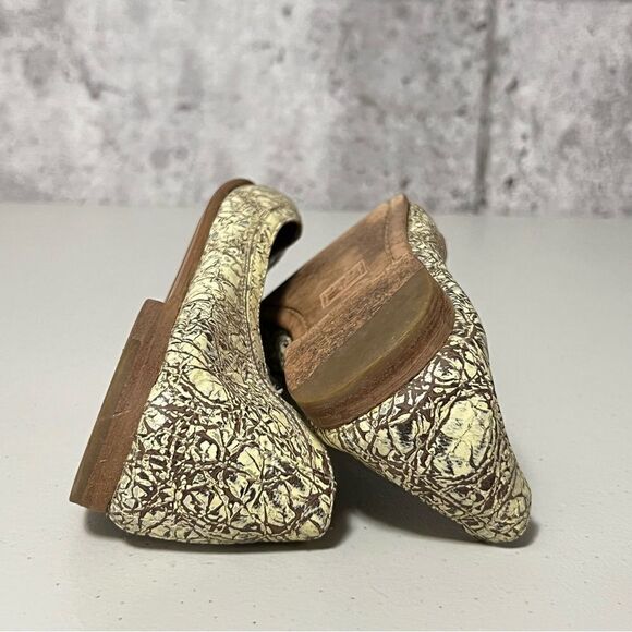 𝅺frye Carson Ballet Cracked Metallic Round Toe Leather Shoes - Picture 8 of 10